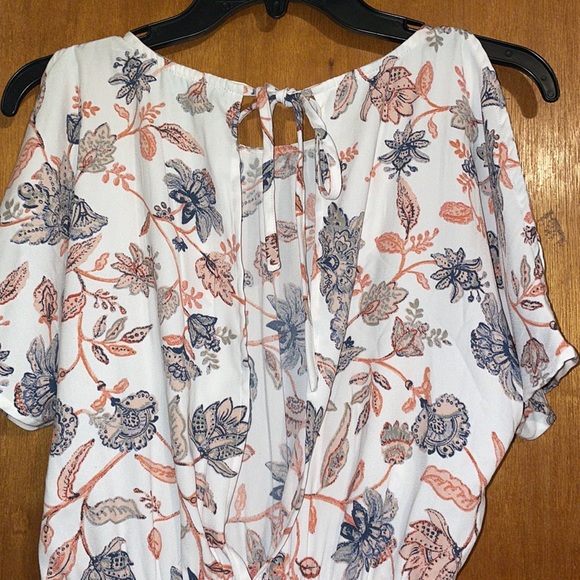 •JESSICA SIMPSON•COLD SHOULDER OPEN BACK CURTAIN FRONT FLORAL ROMPER SIZE XS - Picture 9 of 11